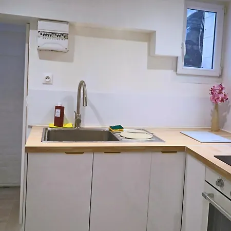 La Maison Nette, Calme, Parking, 6 Min A Gare Feriehus