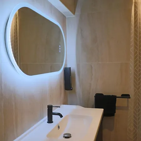 La Maison Nette, Calme, Parking, 6 Min A Gare